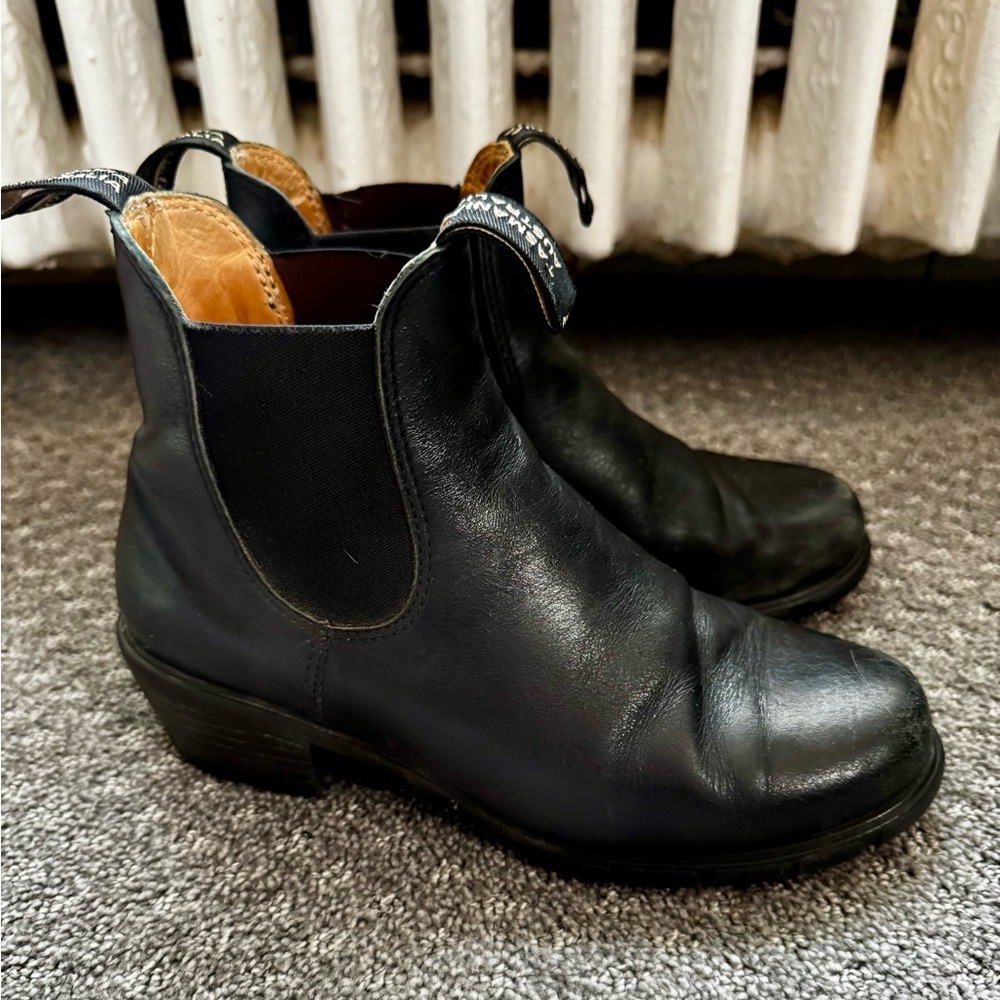 Black Blundstone Dress Heeled Boots - Broken in and Rustic Sz 7.5